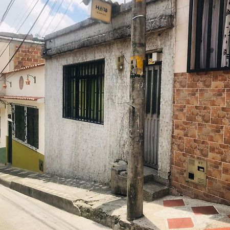 Hostal La 18 เปเรย์รา ภายนอก รูปภาพ