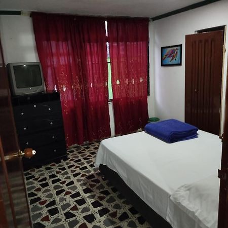 Hostal La 18 เปเรย์รา ภายนอก รูปภาพ