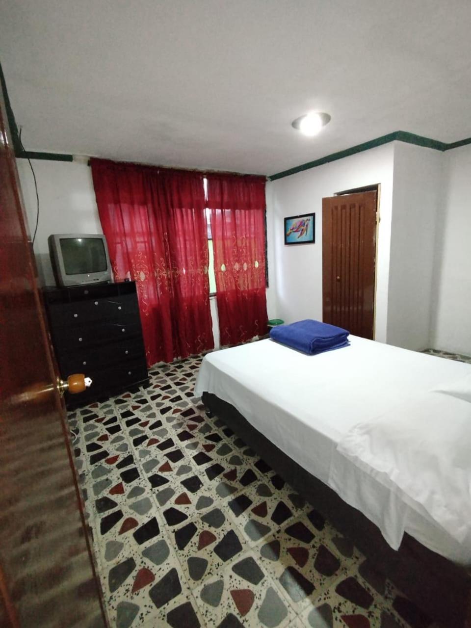 Hostal La 18 เปเรย์รา ภายนอก รูปภาพ